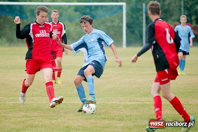 Zdjęcie w galerii na portalu naszraciborz.pl: Juniorzy Brzezia poszli w ślady swych starszych kolegów. Wywalczyli mistrzostwo ligi wiadomości z regionu