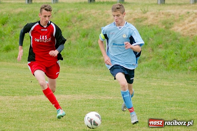 Zdjęcie w galerii na portalu naszraciborz.pl: Juniorzy Brzezia poszli w ślady swych starszych kolegów. Wywalczyli mistrzostwo ligi wiadomości z regionu