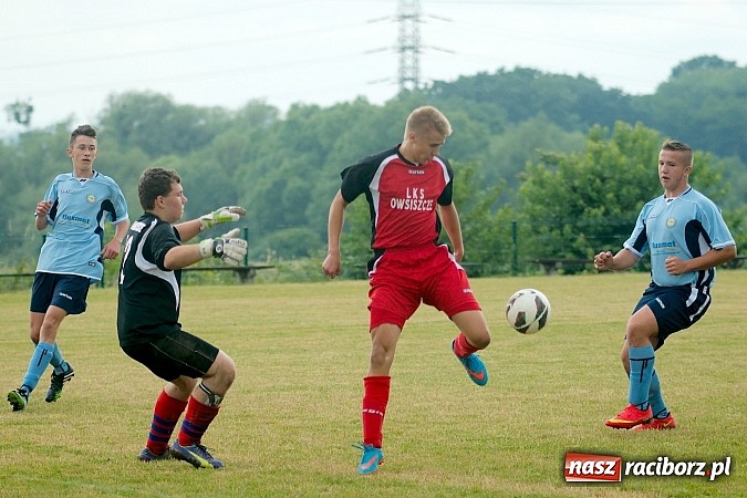 Zdjęcie w galerii na portalu naszraciborz.pl: Juniorzy Brzezia poszli w ślady swych starszych kolegów. Wywalczyli mistrzostwo ligi wiadomości z regionu