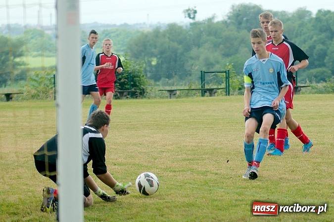 Zdjęcie w galerii na portalu naszraciborz.pl: Juniorzy Brzezia poszli w ślady swych starszych kolegów. Wywalczyli mistrzostwo ligi wiadomości z regionu