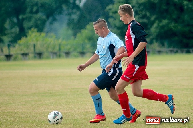 Zdjęcie w galerii na portalu naszraciborz.pl: Juniorzy Brzezia poszli w ślady swych starszych kolegów. Wywalczyli mistrzostwo ligi wiadomości z regionu