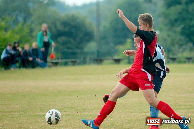 Zdjęcie w galerii na portalu naszraciborz.pl: Juniorzy Brzezia poszli w ślady swych starszych kolegów. Wywalczyli mistrzostwo ligi wiadomości z regionu
