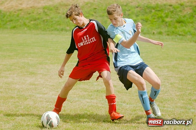 Zdjęcie w galerii na portalu naszraciborz.pl: Juniorzy Brzezia poszli w ślady swych starszych kolegów. Wywalczyli mistrzostwo ligi wiadomości z regionu