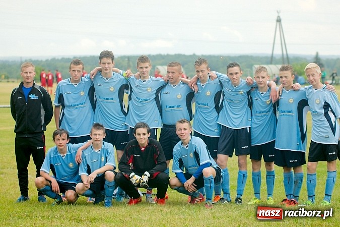 Zdjęcie w galerii na portalu naszraciborz.pl: Juniorzy Brzezia poszli w ślady swych starszych kolegów. Wywalczyli mistrzostwo ligi wiadomości z regionu