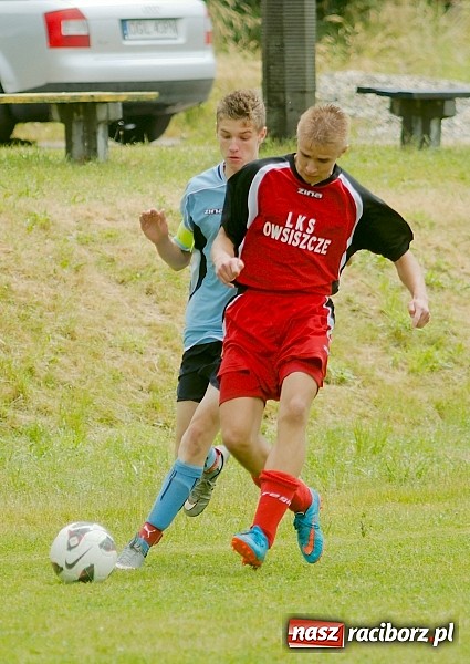 Zdjęcie w galerii na portalu naszraciborz.pl: Juniorzy Brzezia poszli w ślady swych starszych kolegów. Wywalczyli mistrzostwo ligi wiadomości z regionu