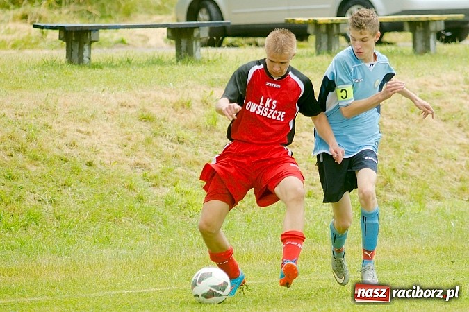 Zdjęcie w galerii na portalu naszraciborz.pl: Juniorzy Brzezia poszli w ślady swych starszych kolegów. Wywalczyli mistrzostwo ligi wiadomości z regionu