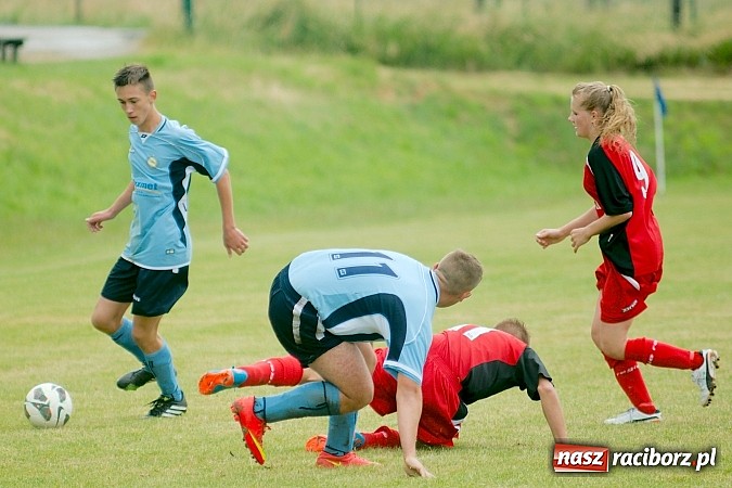 Zdjęcie w galerii na portalu naszraciborz.pl: Juniorzy Brzezia poszli w ślady swych starszych kolegów. Wywalczyli mistrzostwo ligi wiadomości z regionu
