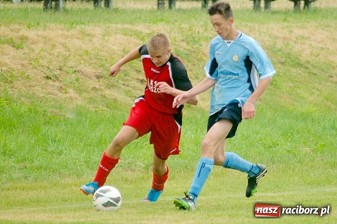 Zdjęcie w galerii na portalu naszraciborz.pl: Juniorzy Brzezia poszli w ślady swych starszych kolegów. Wywalczyli mistrzostwo ligi wiadomości z regionu