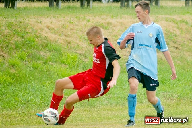 Zdjęcie w galerii na portalu naszraciborz.pl: Juniorzy Brzezia poszli w ślady swych starszych kolegów. Wywalczyli mistrzostwo ligi wiadomości z regionu