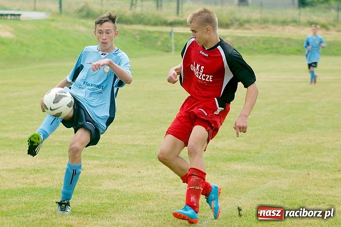 Zdjęcie w galerii na portalu naszraciborz.pl: Juniorzy Brzezia poszli w ślady swych starszych kolegów. Wywalczyli mistrzostwo ligi wiadomości z regionu