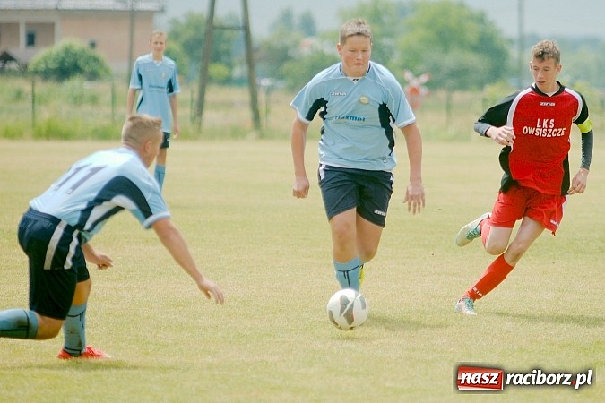 Zdjęcie w galerii na portalu naszraciborz.pl: Juniorzy Brzezia poszli w ślady swych starszych kolegów. Wywalczyli mistrzostwo ligi wiadomości z regionu
