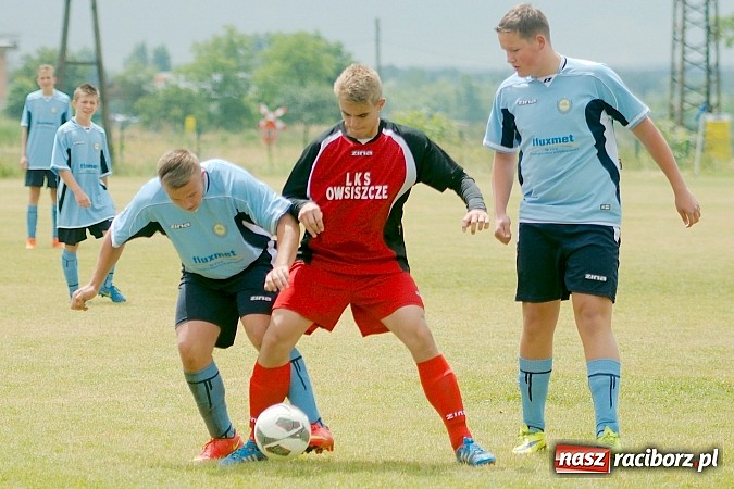 Zdjęcie w galerii na portalu naszraciborz.pl: Juniorzy Brzezia poszli w ślady swych starszych kolegów. Wywalczyli mistrzostwo ligi wiadomości z regionu