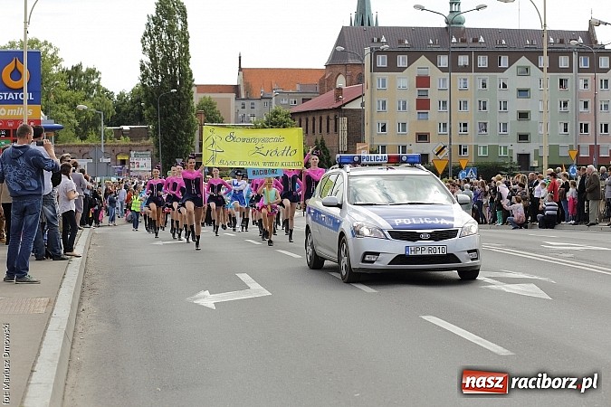 Zdjęcie w galerii na portalu naszraciborz.pl: Śląsk Kraina Wielu Kultur - przemarsz barwnego korowodu wiadomości z regionu