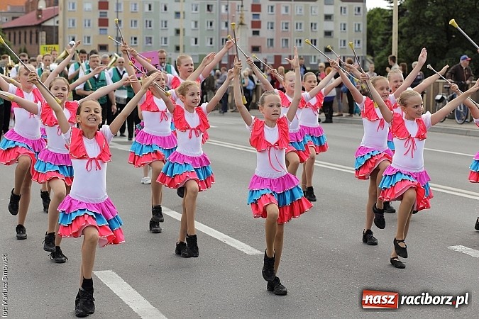 Zdjęcie w galerii na portalu naszraciborz.pl: Śląsk Kraina Wielu Kultur - przemarsz barwnego korowodu wiadomości z regionu