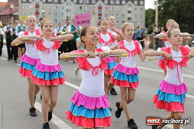 Zdjęcie w galerii na portalu naszraciborz.pl: Śląsk Kraina Wielu Kultur - przemarsz barwnego korowodu wiadomości z regionu
