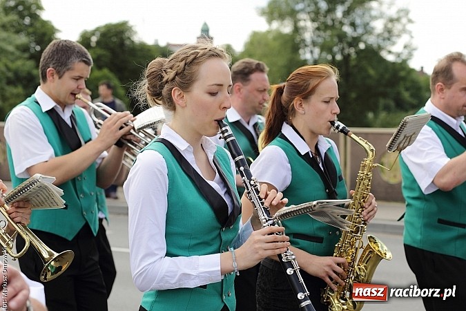 Zdjęcie w galerii na portalu naszraciborz.pl: Śląsk Kraina Wielu Kultur - przemarsz barwnego korowodu wiadomości z regionu