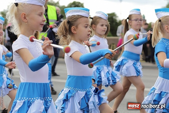 Zdjęcie w galerii na portalu naszraciborz.pl: Śląsk Kraina Wielu Kultur - przemarsz barwnego korowodu wiadomości z regionu