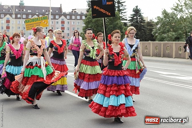Zdjęcie w galerii na portalu naszraciborz.pl: Śląsk Kraina Wielu Kultur - przemarsz barwnego korowodu wiadomości z regionu