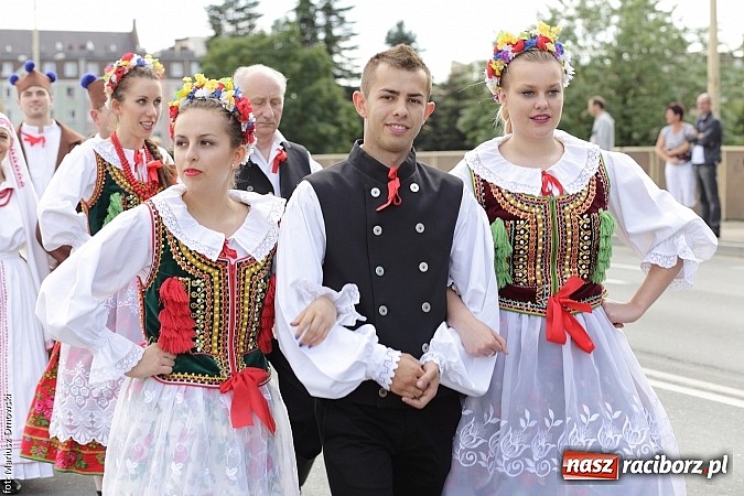 Zdjęcie w galerii na portalu naszraciborz.pl: Śląsk Kraina Wielu Kultur - przemarsz barwnego korowodu wiadomości z regionu