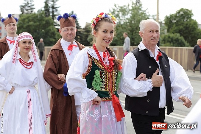 Zdjęcie w galerii na portalu naszraciborz.pl: Śląsk Kraina Wielu Kultur - przemarsz barwnego korowodu wiadomości z regionu