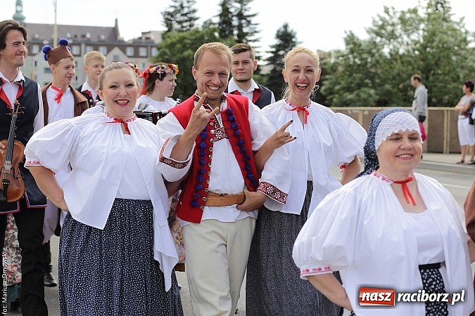 Zdjęcie w galerii na portalu naszraciborz.pl: Śląsk Kraina Wielu Kultur - przemarsz barwnego korowodu wiadomości z regionu