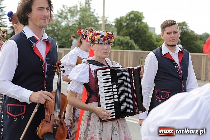 Zdjęcie w galerii na portalu naszraciborz.pl: Śląsk Kraina Wielu Kultur - przemarsz barwnego korowodu wiadomości z regionu