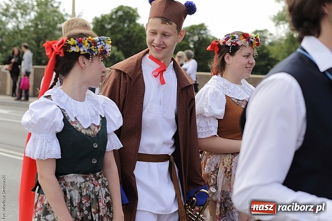 Zdjęcie w galerii na portalu naszraciborz.pl: Śląsk Kraina Wielu Kultur - przemarsz barwnego korowodu wiadomości z regionu