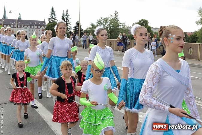 Zdjęcie w galerii na portalu naszraciborz.pl: Śląsk Kraina Wielu Kultur - przemarsz barwnego korowodu wiadomości z regionu