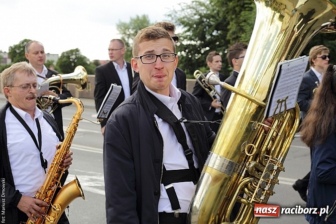 Zdjęcie w galerii na portalu naszraciborz.pl: Śląsk Kraina Wielu Kultur - przemarsz barwnego korowodu wiadomości z regionu