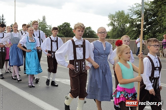 Zdjęcie w galerii na portalu naszraciborz.pl: Śląsk Kraina Wielu Kultur - przemarsz barwnego korowodu wiadomości z regionu