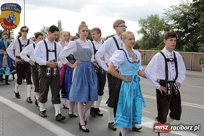 Zdjęcie w galerii na portalu naszraciborz.pl: Śląsk Kraina Wielu Kultur - przemarsz barwnego korowodu wiadomości z regionu