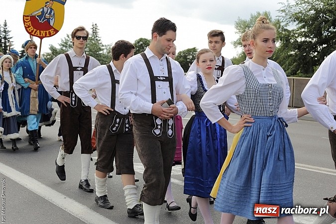 Zdjęcie w galerii na portalu naszraciborz.pl: Śląsk Kraina Wielu Kultur - przemarsz barwnego korowodu wiadomości z regionu