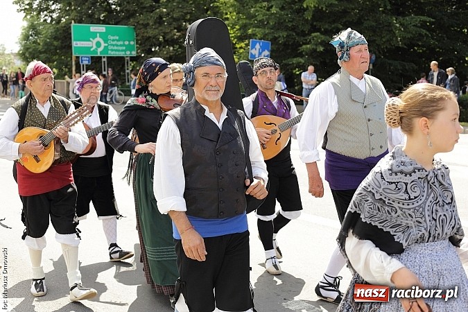 Zdjęcie w galerii na portalu naszraciborz.pl: Śląsk Kraina Wielu Kultur - przemarsz barwnego korowodu wiadomości z regionu