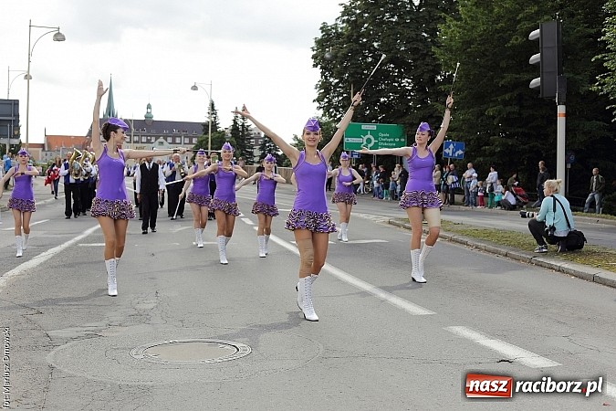 Zdjęcie w galerii na portalu naszraciborz.pl: Śląsk Kraina Wielu Kultur - przemarsz barwnego korowodu wiadomości z regionu