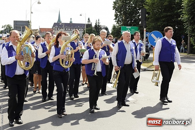 Zdjęcie w galerii na portalu naszraciborz.pl: Śląsk Kraina Wielu Kultur - przemarsz barwnego korowodu wiadomości z regionu