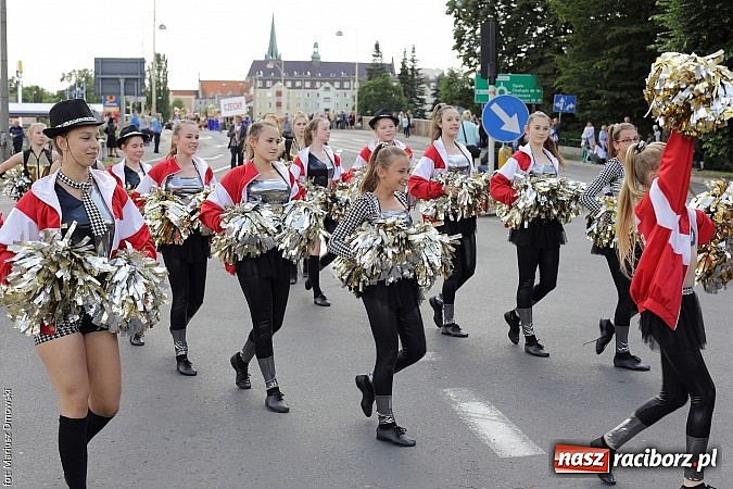 Zdjęcie w galerii na portalu naszraciborz.pl: Śląsk Kraina Wielu Kultur - przemarsz barwnego korowodu wiadomości z regionu