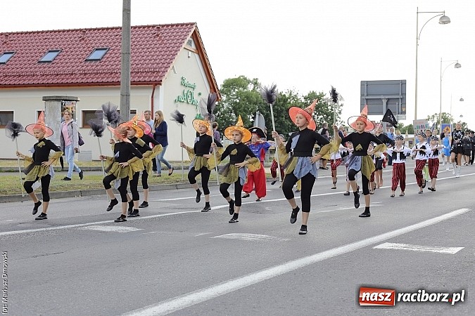 Zdjęcie w galerii na portalu naszraciborz.pl: Śląsk Kraina Wielu Kultur - przemarsz barwnego korowodu wiadomości z regionu