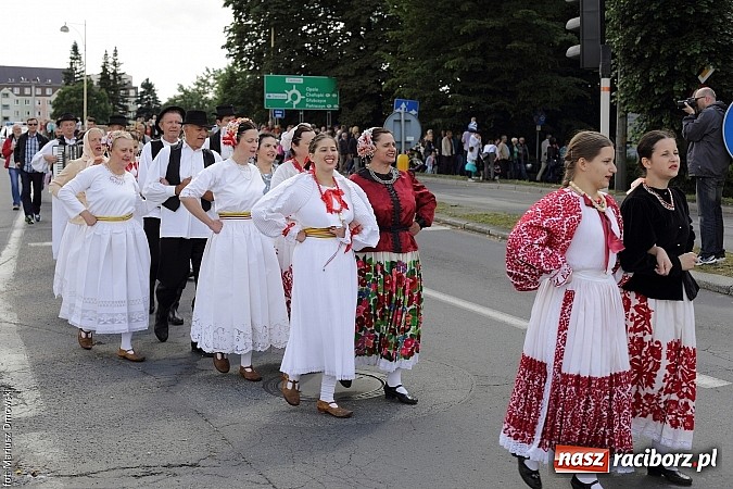 Zdjęcie w galerii na portalu naszraciborz.pl: Śląsk Kraina Wielu Kultur - przemarsz barwnego korowodu wiadomości z regionu