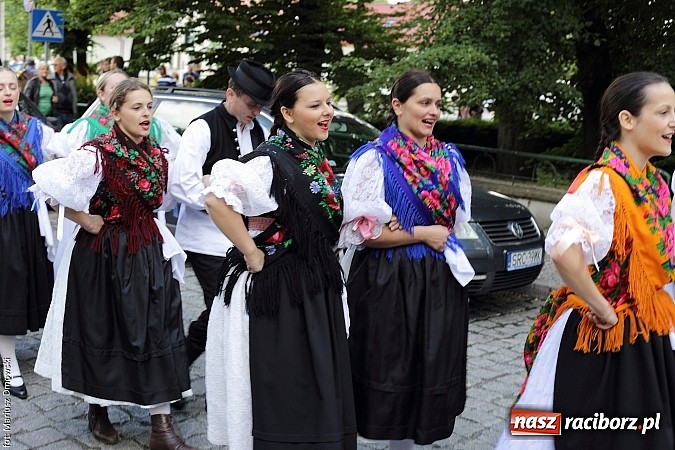 Zdjęcie w galerii na portalu naszraciborz.pl: Śląsk Kraina Wielu Kultur - przemarsz barwnego korowodu wiadomości z regionu