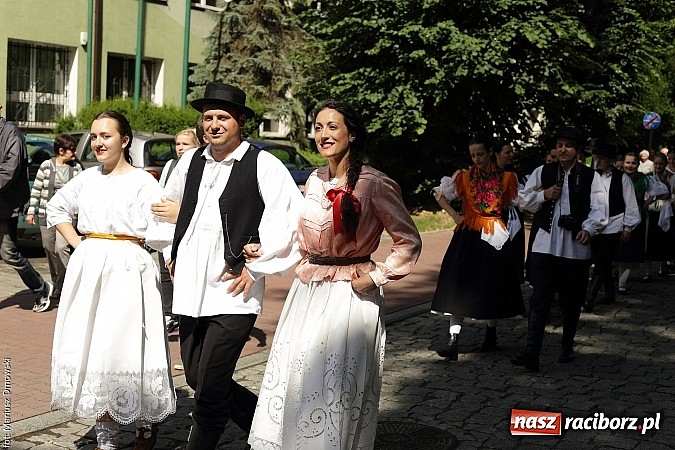 Zdjęcie w galerii na portalu naszraciborz.pl: Śląsk Kraina Wielu Kultur - przemarsz barwnego korowodu wiadomości z regionu