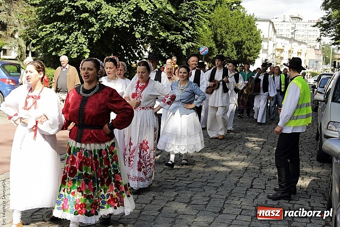 Zdjęcie w galerii na portalu naszraciborz.pl: Śląsk Kraina Wielu Kultur - przemarsz barwnego korowodu wiadomości z regionu