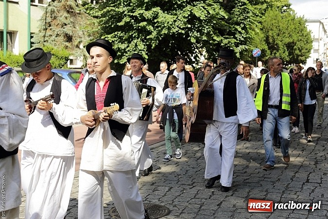 Zdjęcie w galerii na portalu naszraciborz.pl: Śląsk Kraina Wielu Kultur - przemarsz barwnego korowodu wiadomości z regionu