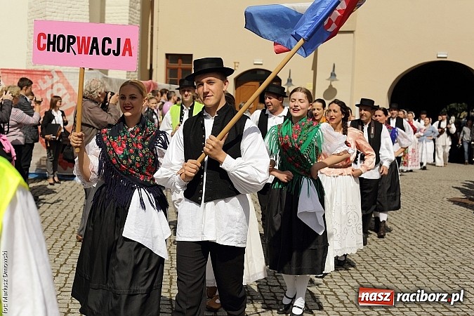 Zdjęcie w galerii na portalu naszraciborz.pl: Śląsk Kraina Wielu Kultur - przemarsz barwnego korowodu wiadomości z regionu