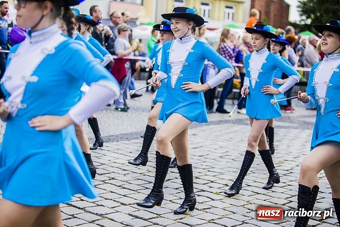 Zdjęcie w galerii na portalu naszraciborz.pl: Śląsk Kraina Wielu Kultur - przemarsz barwnego korowodu wiadomości z regionu
