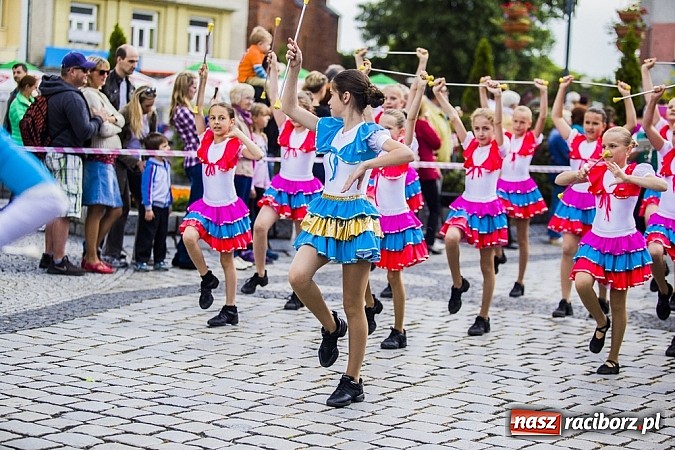Zdjęcie w galerii na portalu naszraciborz.pl: Śląsk Kraina Wielu Kultur - przemarsz barwnego korowodu wiadomości z regionu