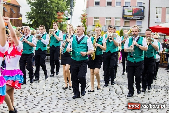 Zdjęcie w galerii na portalu naszraciborz.pl: Śląsk Kraina Wielu Kultur - przemarsz barwnego korowodu wiadomości z regionu