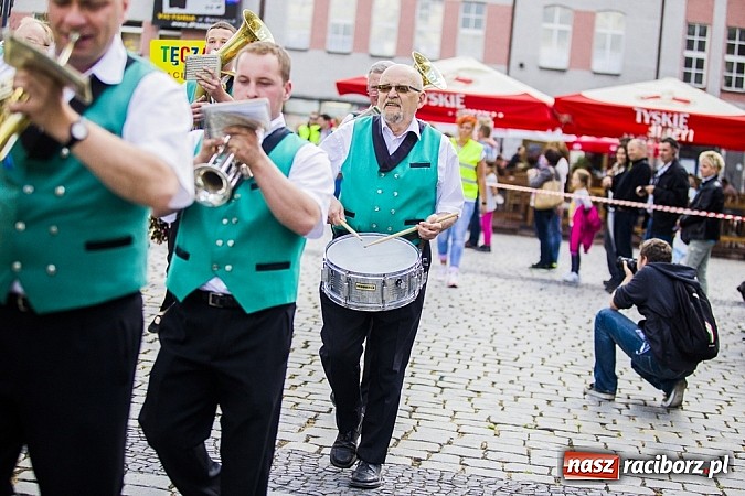 Zdjęcie w galerii na portalu naszraciborz.pl: Śląsk Kraina Wielu Kultur - przemarsz barwnego korowodu wiadomości z regionu