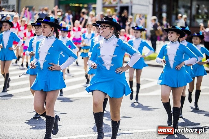 Zdjęcie w galerii na portalu naszraciborz.pl: Śląsk Kraina Wielu Kultur - przemarsz barwnego korowodu wiadomości z regionu