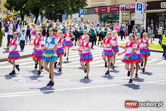 Zdjęcie w galerii na portalu naszraciborz.pl: Śląsk Kraina Wielu Kultur - przemarsz barwnego korowodu wiadomości z regionu