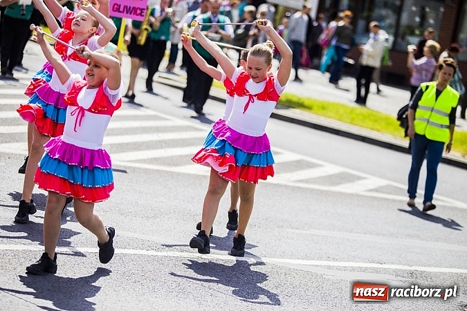 Zdjęcie w galerii na portalu naszraciborz.pl: Śląsk Kraina Wielu Kultur - przemarsz barwnego korowodu wiadomości z regionu